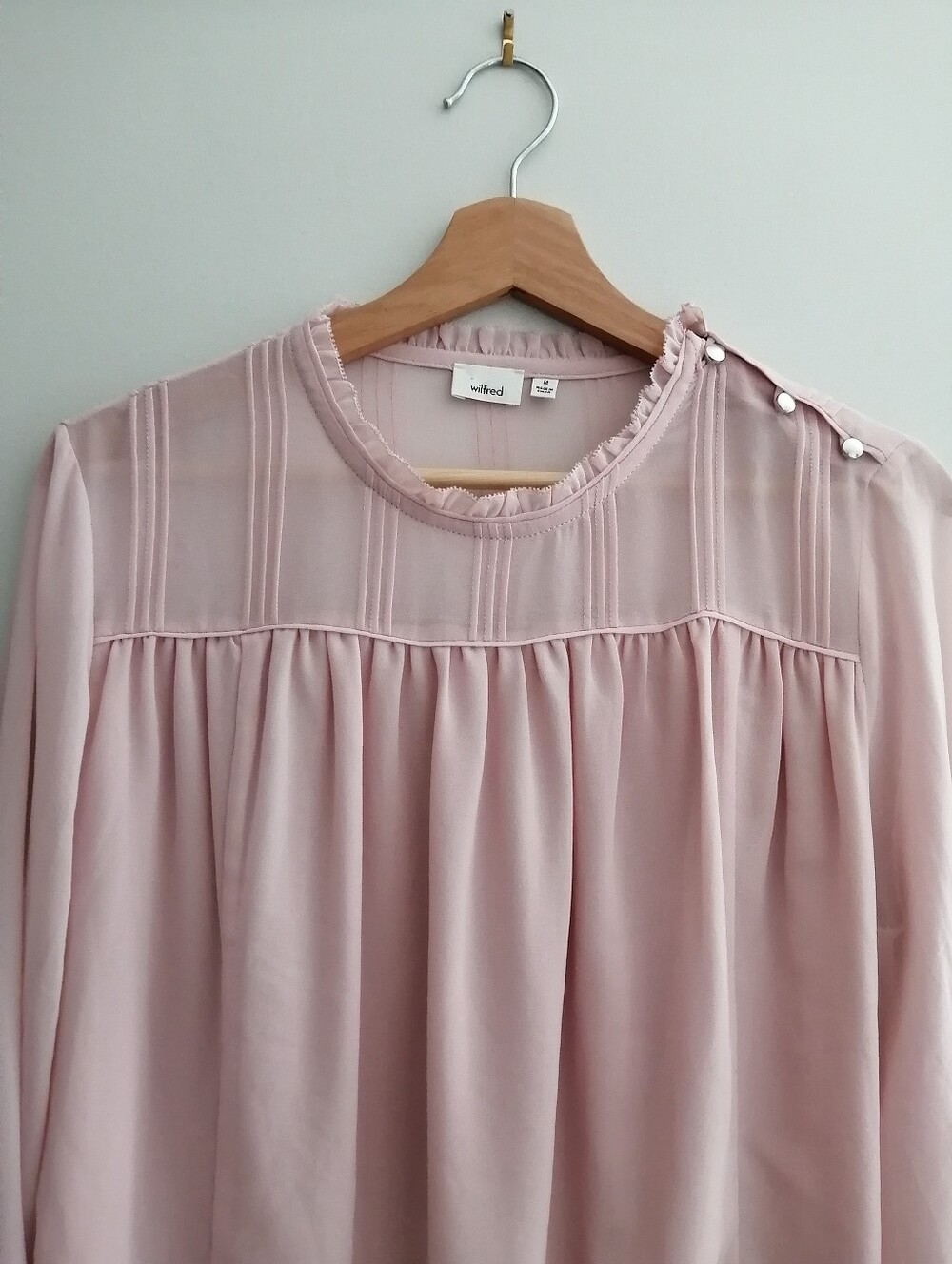 Aritzia Wilfred Lourdes Pink Pleated Chiffon Blouse Shoulder Button Medium - Picture 4 of 15